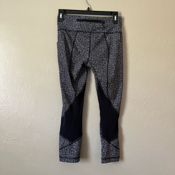 lululemon athletica Pants - ❌LAST CHANCE❌ LULULEMON floral daisy black and white long Capri leggings size 4